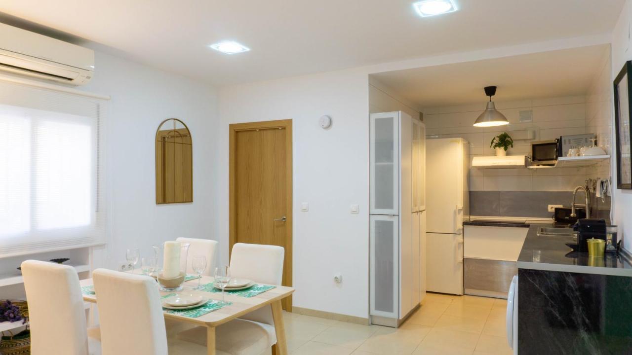 Apartment Caleta Beach Малага Екстериор снимка