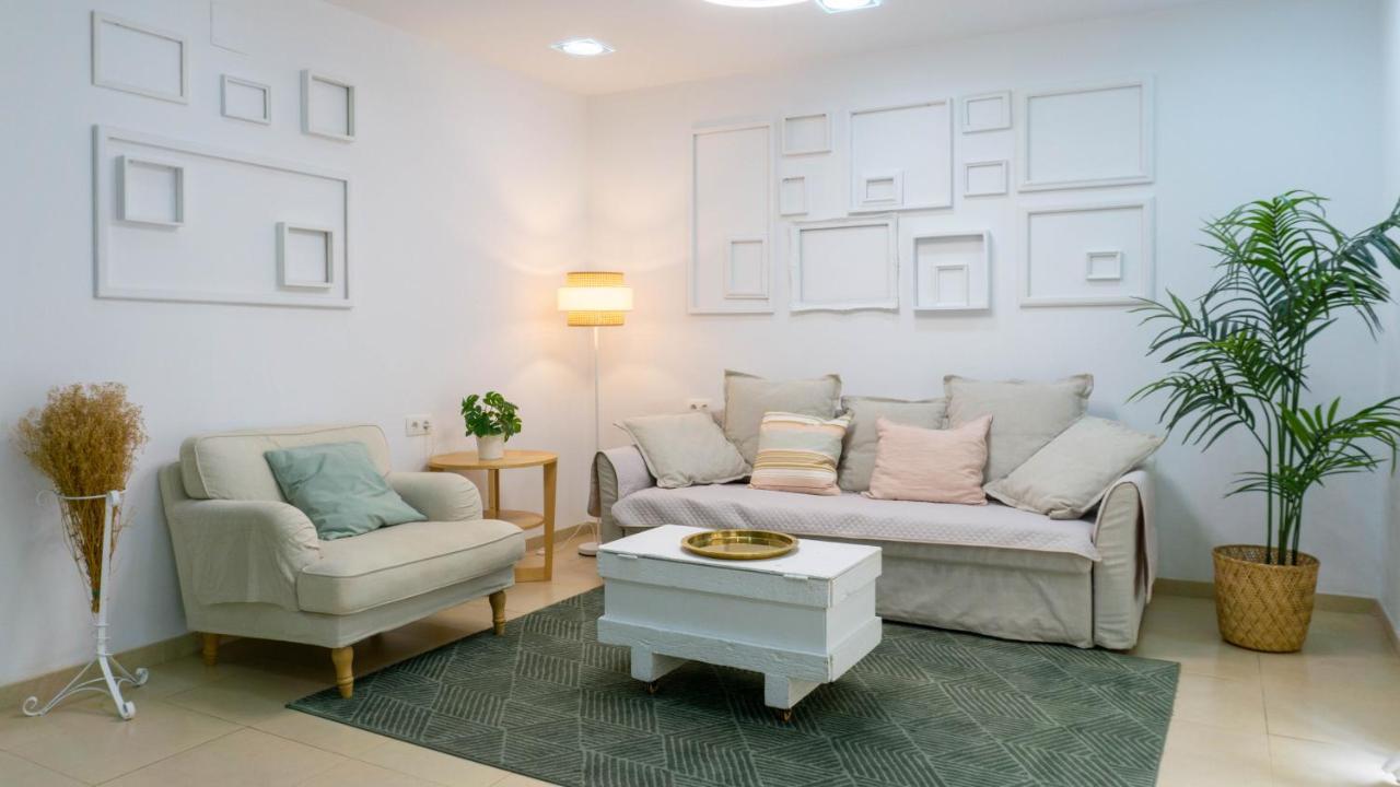 Apartment Caleta Beach Малага Екстериор снимка