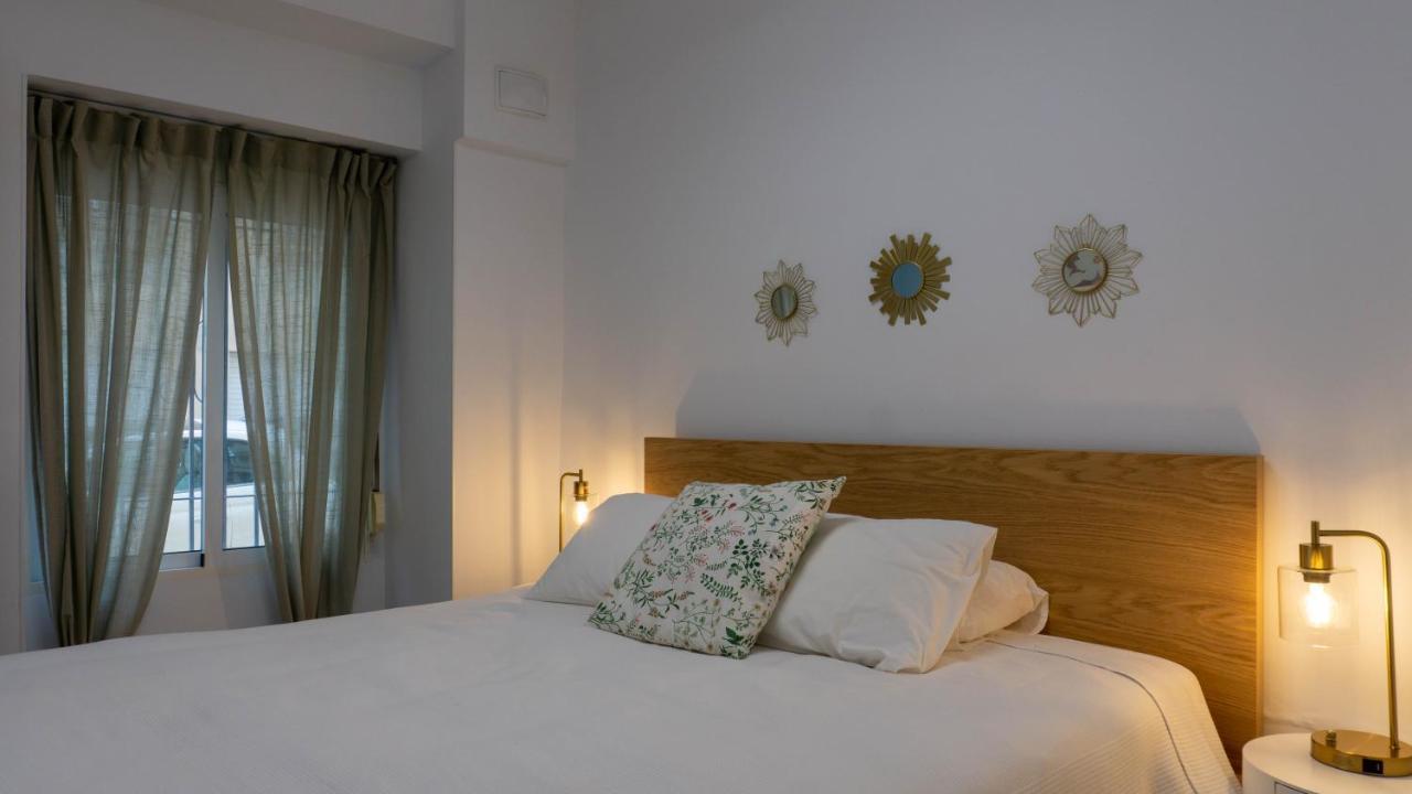 Apartment Caleta Beach Малага Екстериор снимка