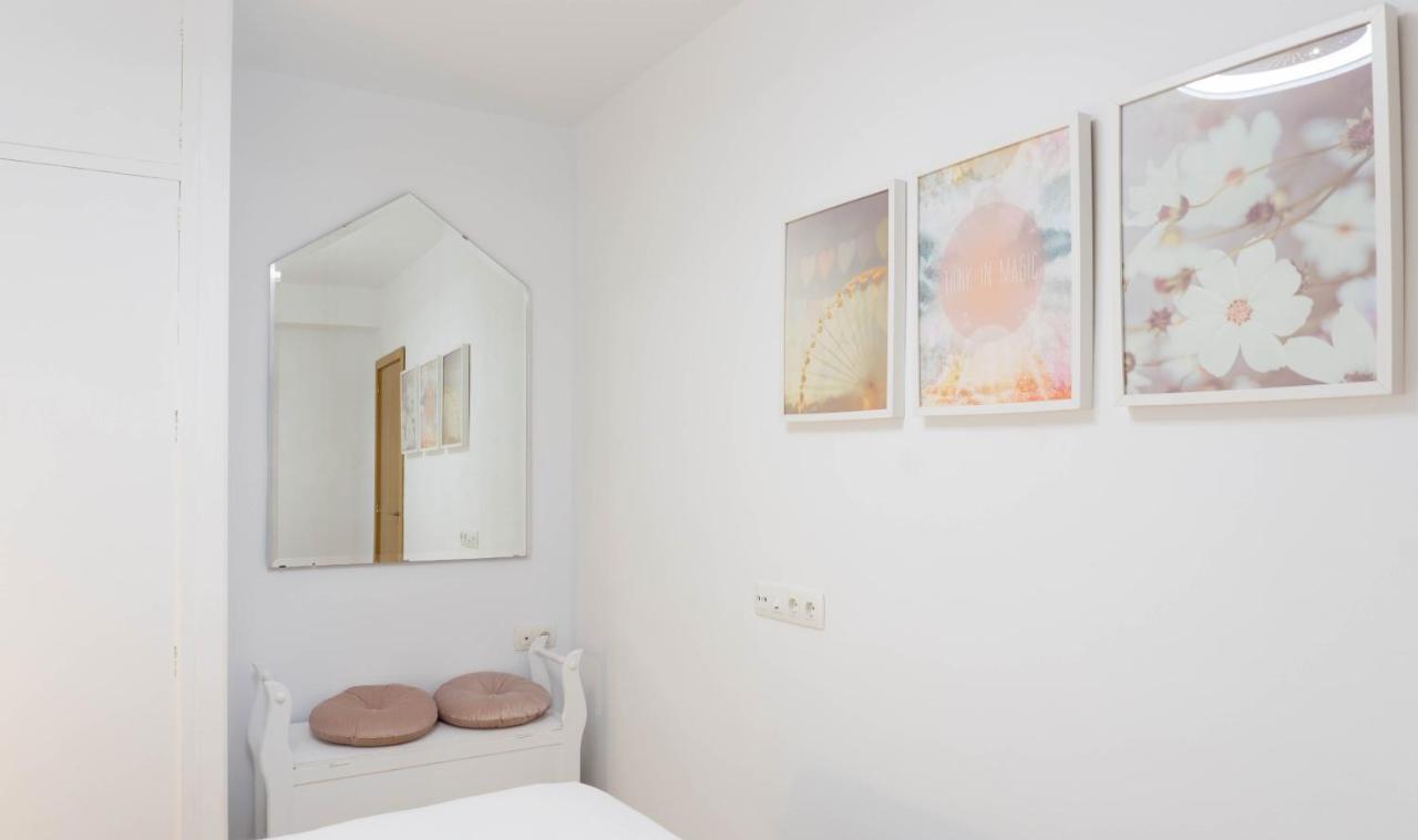 Apartment Caleta Beach Малага Екстериор снимка