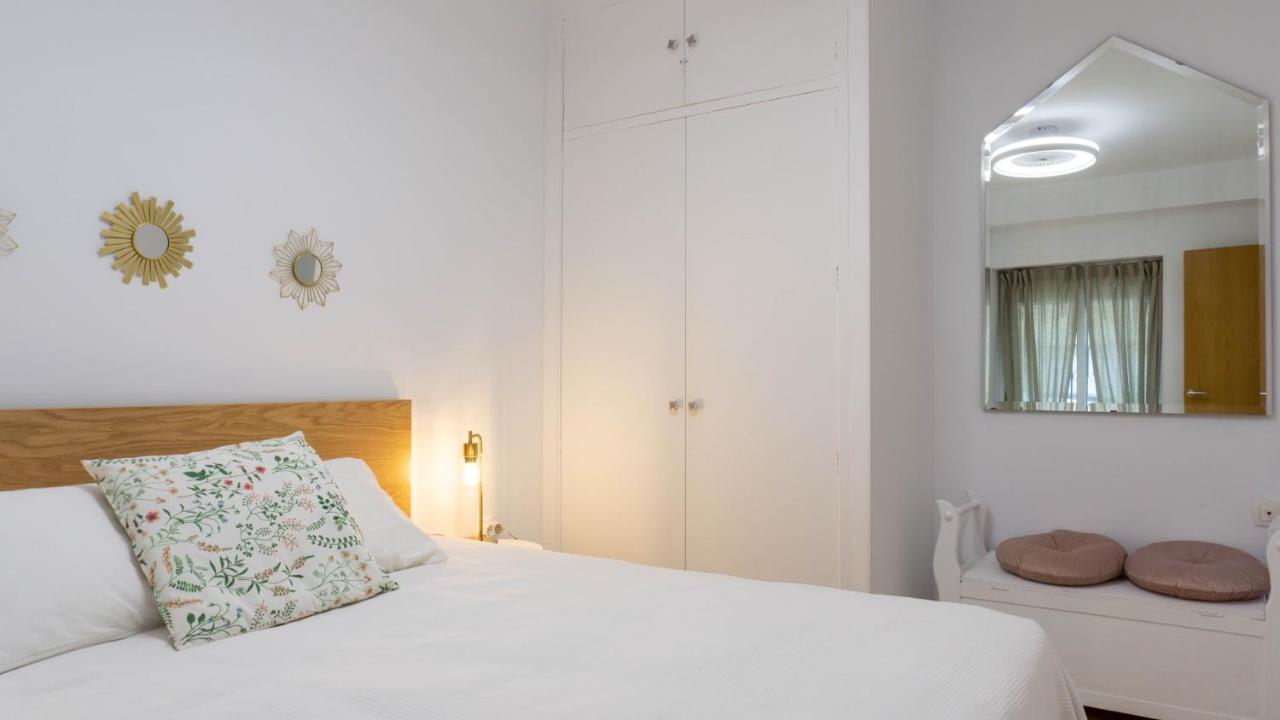 Apartment Caleta Beach Малага Екстериор снимка