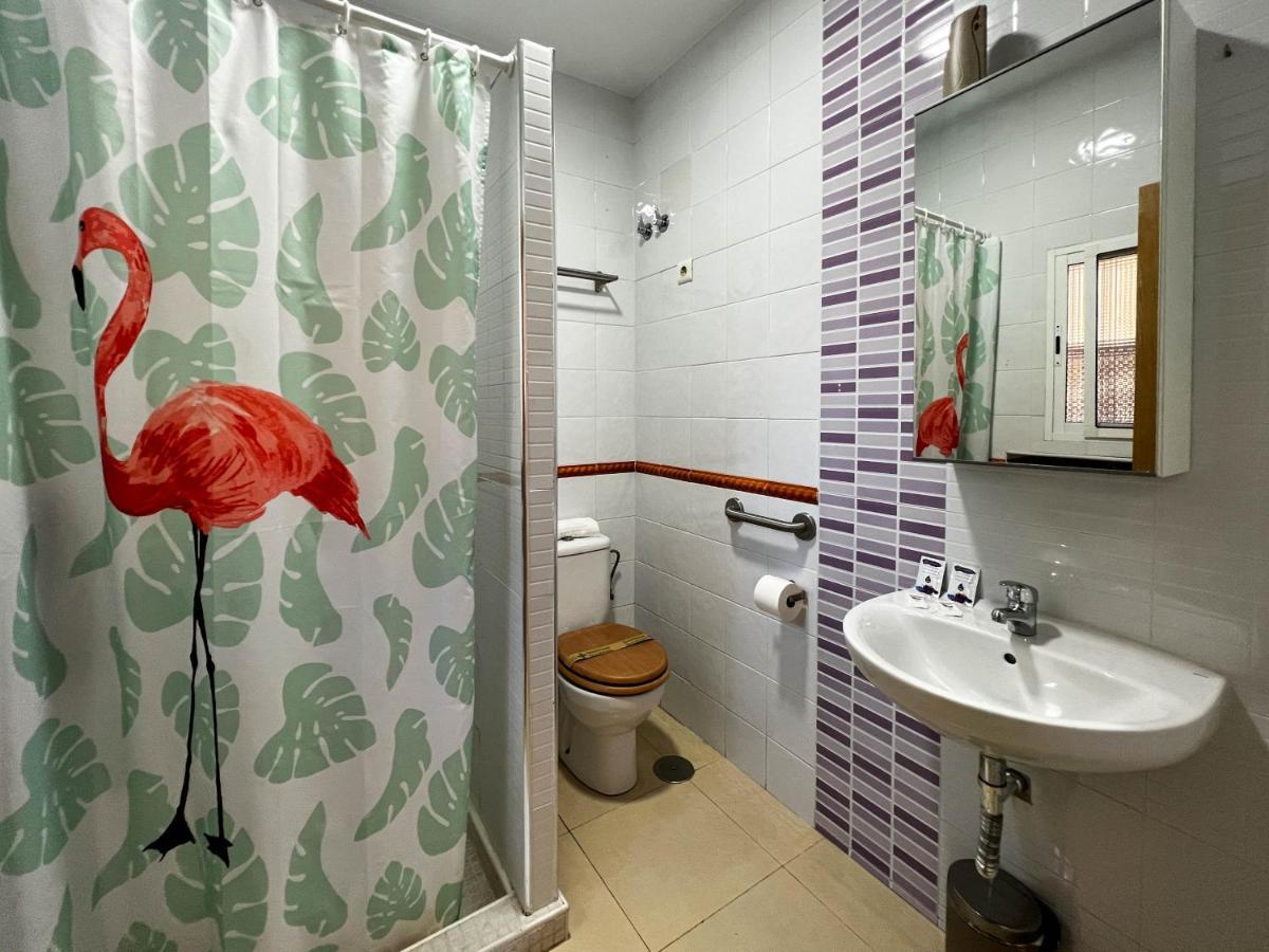 Apartment Caleta Beach Малага Екстериор снимка