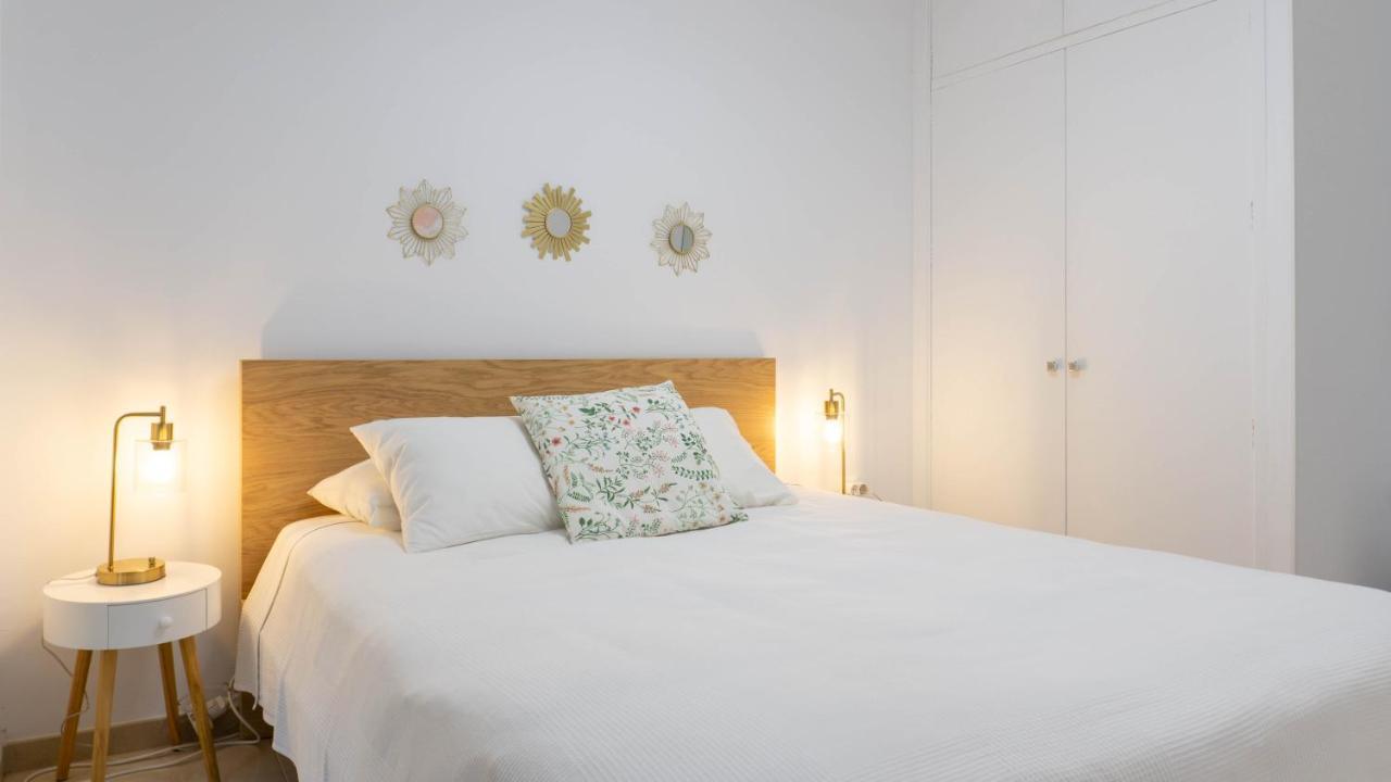 Apartment Caleta Beach Малага Екстериор снимка
