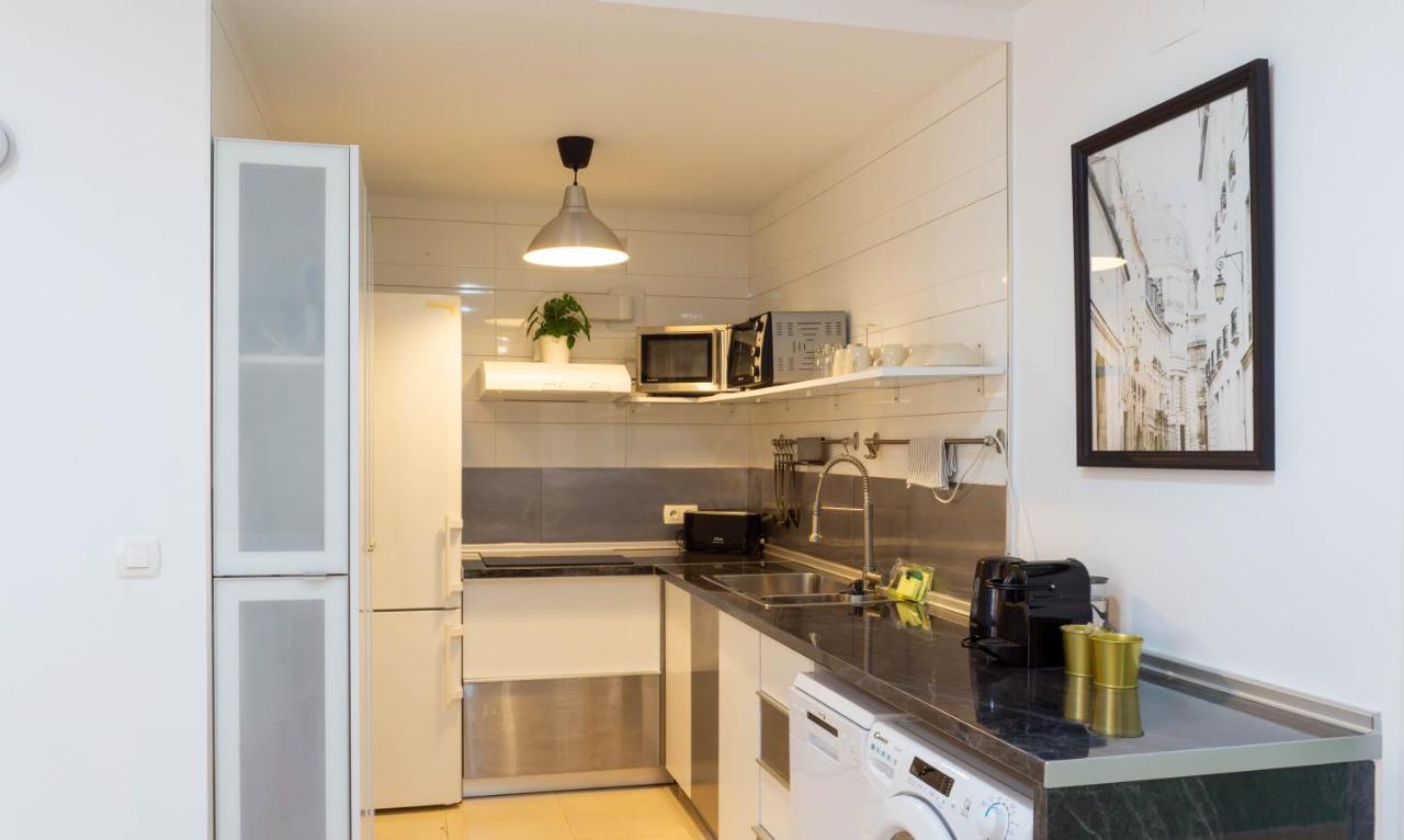 Apartment Caleta Beach Малага Екстериор снимка